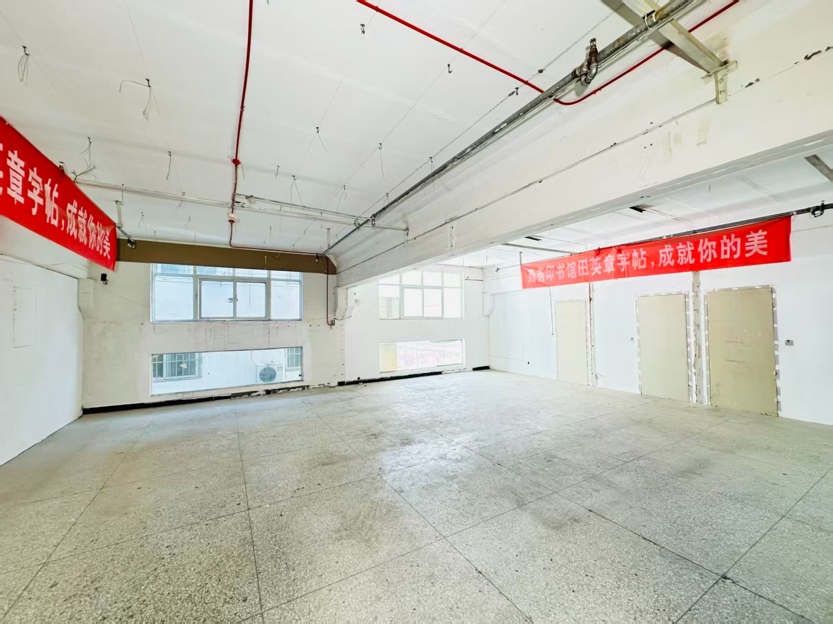关林东路重点吸引人工智能应用、数字经济、电商直播、智能制造服务、软件开发、科技创新企业及创业团队入驻